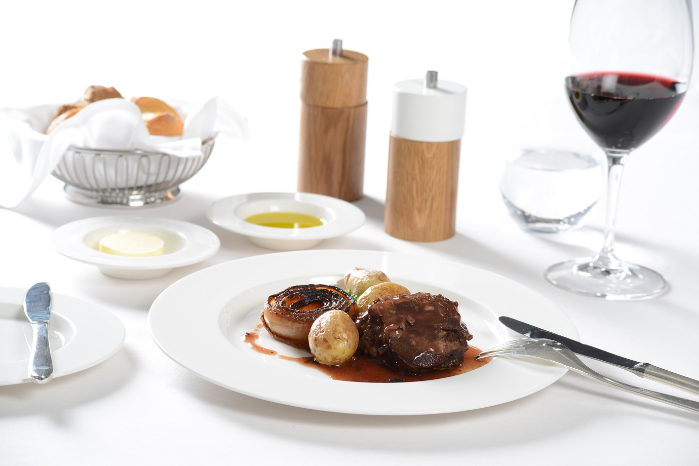 first_braised-veal-cheek-with-truffle-sauce-smoked-potatoes-kale-and-caramilsed-onion