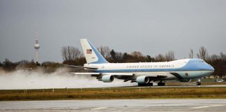 Κατεβάζει το κόστος των Air Force One η Boeing