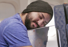 Το κουτί που θα σας λύσει το θέμα του ύπνου στην πτήση