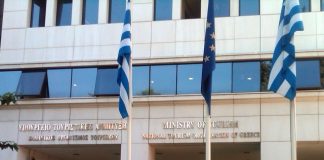Κουντουρά: Καλύτερα των προβλέψεων τα έσοδα για τον τουρισμό