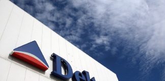 Δεν κάνει πίσω ο Tραμπ – Τα ρίχνει στην… Delta