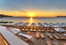 Κάντε κράτηση ξαπλώστρας με την Plazz