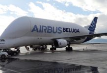 Ήρθε στην Αθήνα το αεροπλάνο… φάλαινα! (Photos)