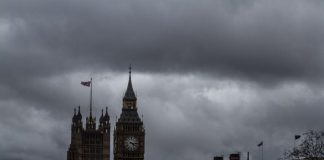 Ακυρώσεις πτήσεων στη Βρετανία λόγω της καταιγίδας «Ντόρις»