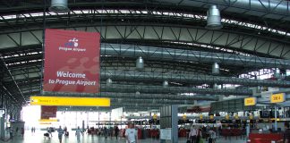 Εκκενώθηκε το αεροδρόμιο της Πράγας λόγω τηλεφωνήματος για βόμβα