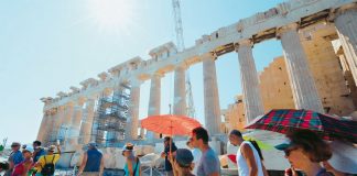 2016: Περισσότεροι τουρίστες, λιγότερα έσοδα