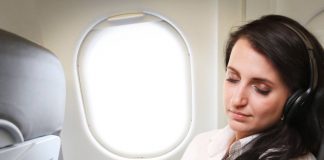 Οι καλύτερες συμβουλές για εύκολο ύπνο στο αεροπλάνο