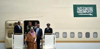 Απίστευτο κι όμως… βασιλικό: Πήρε μαζί του αποσκευές 460 τόνων!