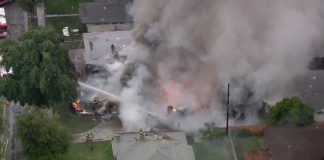 Αεροπλάνο έπεσε πάνω σε σπίτι στην Καλιφόρνια