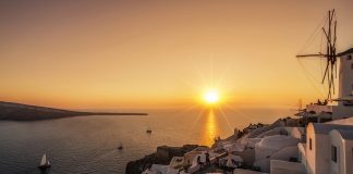 Συνεχίζει να επωφελείται ο ελληνικός τουρισμός