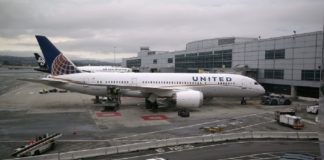 Απαγόρευσαν την πτήση σε δύο έφηβες επειδή φορούσαν κολάν!