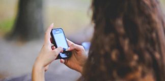 Εγκαύματα σε επιβάτη πτήσης λόγω έκρηξης στα… ακουστικά της!