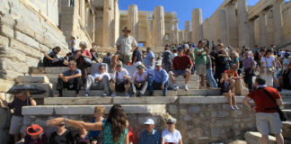 Μειώθηκαν τα έσοδα από τον τουρισμό το 2016 – Αυξήθηκαν οι τουρίστες