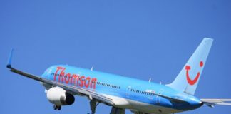 Ράγισε το τζάμι αεροπλάνου ενώ ήταν στον αέρα!