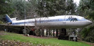 Έφτιαξε σπίτι από ένα παλιό Boeing 727 (Photos)