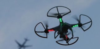 Παραλίγο να συγκρουστούν drones με αεροσκάφος