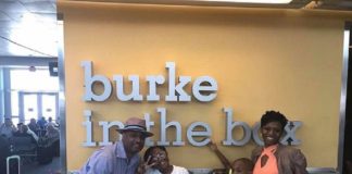 Τους πέταξαν έξω από την πτήση επειδή είχαν μαζί τους… τούρτα!