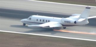 Κατάφερε να προσγειώσει αεροπλάνο χωρίς τον έναν τροχό!