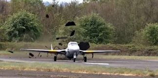 Αεροπλάνο «ξηλώνει» διάδρομο! (Video)