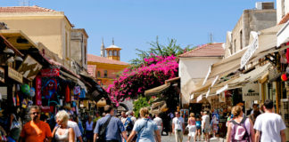 Από 6 εθνικότητες το 50% των αθηναϊκών τουριστικών εσόδων το 2016