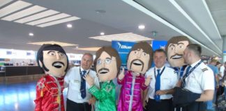 Η Blue Air γιόρτασε την πρώτη πτήση για Λίβερπουλ με τους “Beatles”