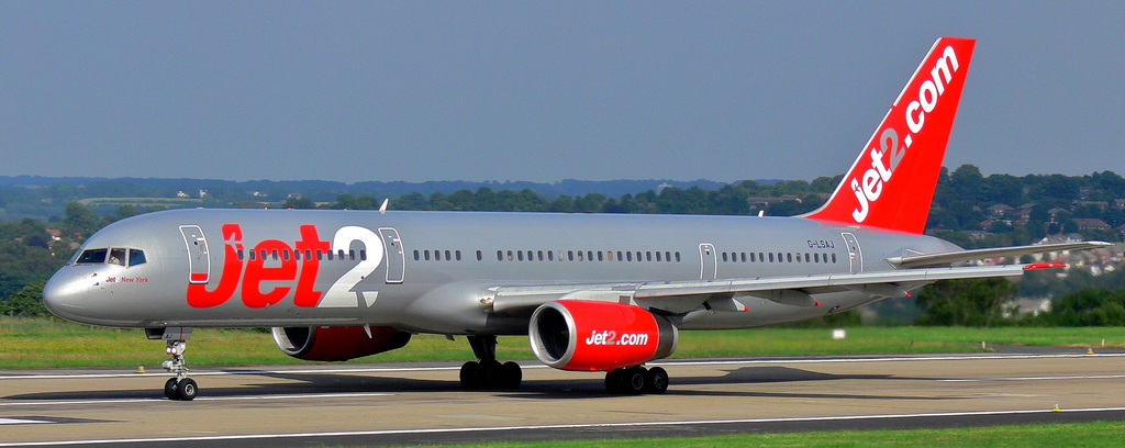 757-200_jet2_lba2