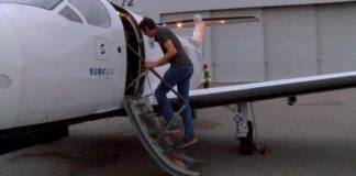 Ο άνδρας που πηγαίνει στη δουλειά του με αεροπλάνο!