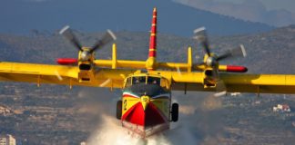 Πετώντας με ένα Canadair πάνω από τις… φλόγες (βίντεο)