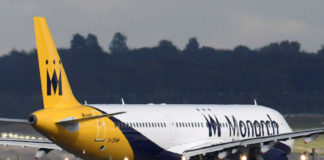 Βρετανία: «Καταρρέει» η αεροπορική εταιρεία Monarch Airlines