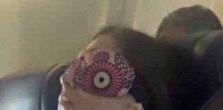 Τι σκαρφίστηκε αυτή η επιβάτης για να κοιμηθεί ήσυχα στο αεροπλάνο