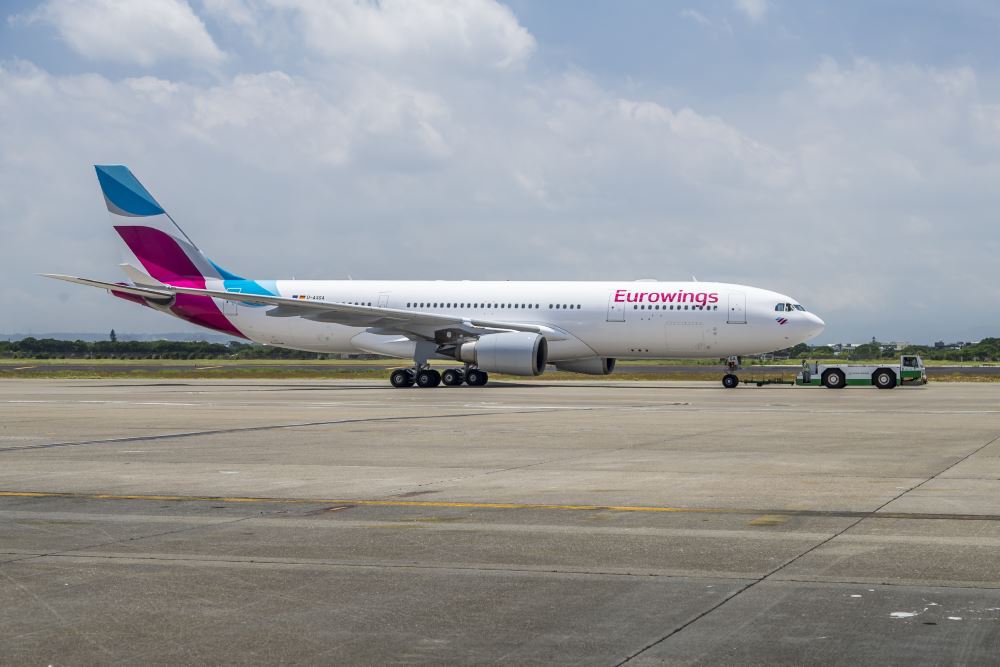 flieger-a330-pushback-eurowings