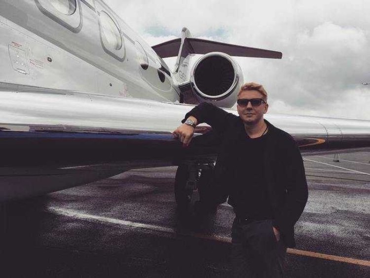instagram-photoshoot-grounded-private-jet-studio-moscow-17