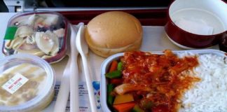 Τι πρέπει να τρώμε μέσα στο αεροπλάνο;