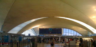 Σεντ Λούις: Εκκενώθηκε το αεροδρόμιο λόγω… καμμένων μπέιγκελς!