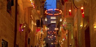 Τα 10 ταξίδια που πρέπει να κάνετε