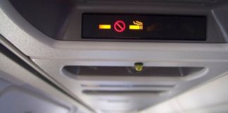 Επιβάτης άναψε τσιγάρο μέσα στο αεροπλάνο σε πτήση από Λάρνακα