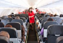 Τι να κάνουμε αν καθόμαστε δίπλα σε έναν απείθαρχο συνεπιβάτη στο αεροπλάνο