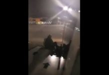 Επιβάτης βαρέθηκε στην αναμονή και βγήκε από την έξοδο κινδύνου! (βίντεο)