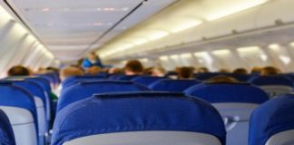 Γιατί οι τουαλέτες των αεροπλάνων έχουν μικρό μέγεθος;