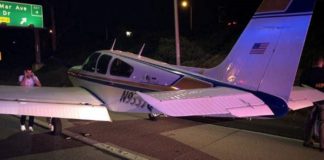 ΗΠΑ: Μικρό αεροσκάφος προσγειώθηκε σε αυτοκινητόδρομο (βίντεο)