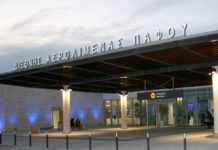 Διαμαρτυρία από πολίτες της Πάφου για πτήσεις στην Αθήνα