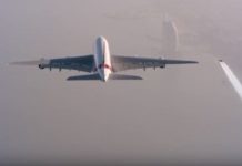Δύο jetmen πετούν μαζί με αεροσκάφος της Emirates! (βίντεο)