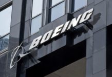 H Boeing απολύει 17.000 εργαζόμενους και καθυστερεί το νέο της αεροσκάφος