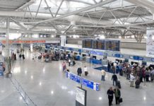 Πανικός στο «Ελ. Βενιζέλος»: «Έπιασαν» άντρα με περίεργη βαλίτσα από την οποία κρεμόταν καλώδιο