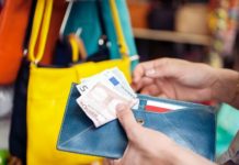 Visa: Tα μετρητά στα ταξίδια προκαλούν άγχος