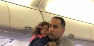 Έδιωξαν πατέρα από πτήση επειδή το παιδί του φοβήθηκε (βίντεο)