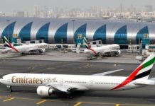 Emirates: Αεροσυνοδός έχασε τη ζωή της πέφτοντας από την έξοδο κινδύνου