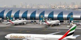 Emirates: Αεροσυνοδός έχασε τη ζωή της πέφτοντας από την έξοδο κινδύνου
