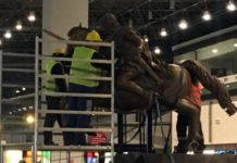 Απομακρύνθηκε το άγαλμα του Μ. Αλεξάνδρου από το αεροδρόμιο των Σκοπίων (βίντεο)