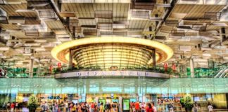 Η Σιγκαπούρη χαλαρώνει τους ταξιδιωτικούς περιορισμούς και ρίχνει τη σελίδα της Singapore Airlines